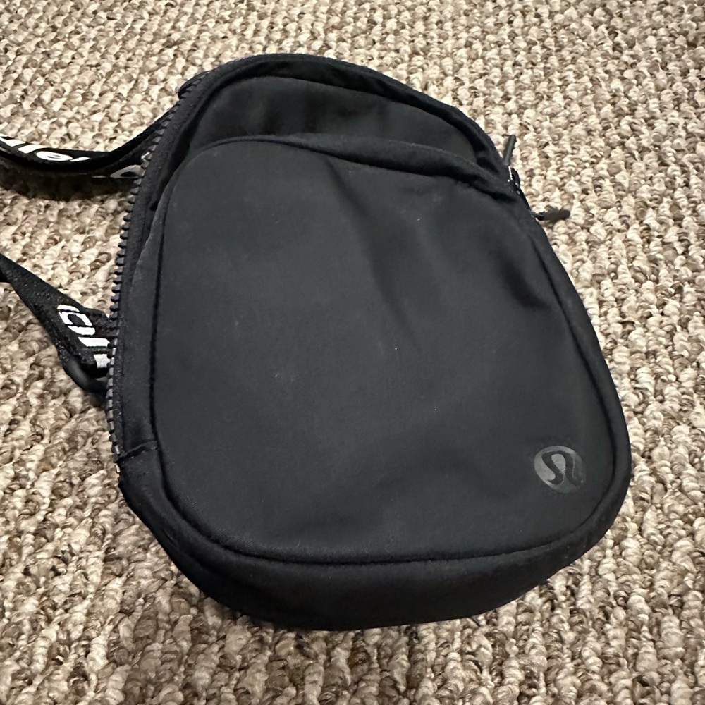 Lululemon athletica Black Belt Bag!